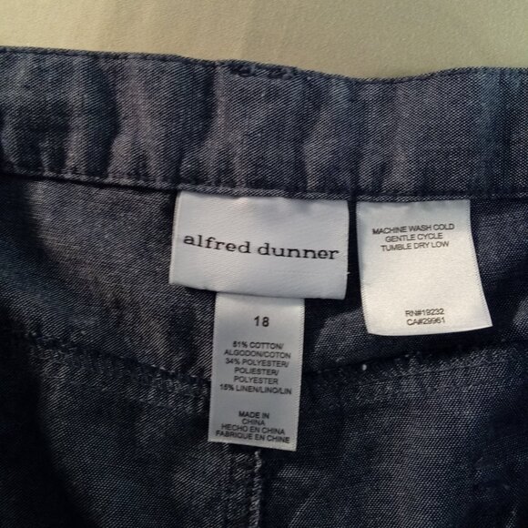 Alfred Dunner Women's 18 Classic Capris - Picture 8 of 9